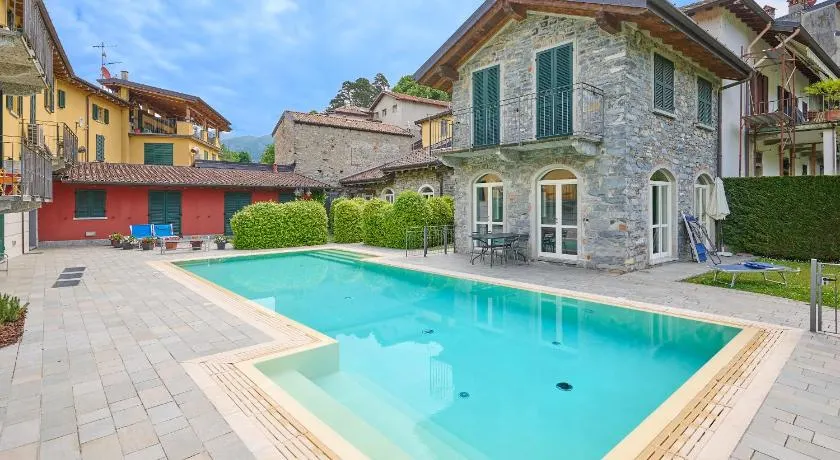 spiaggia uno pool side apartment - Image 1