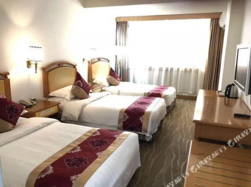Xinhuang Hotel - Image 1