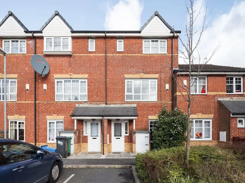 My-Places Abbotsfield Court Townhouse 4 - Image 1