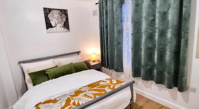 Cozy 2 Bedroom Apartment - Image 1