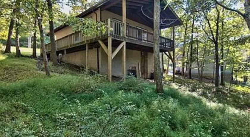 Clubhouse Lakeview Chalet - Image 1