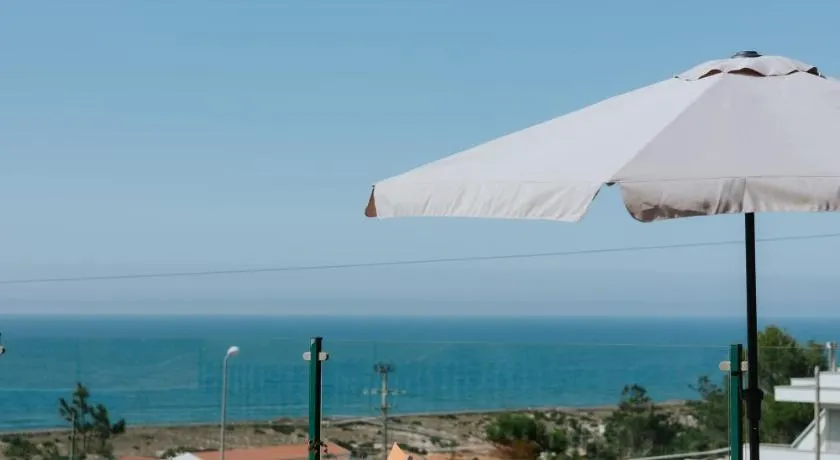 Maison de vacances 'Casa Das Camarinhas' avec vue sur la mer, piscine privée et Wi-Fi - Image 1