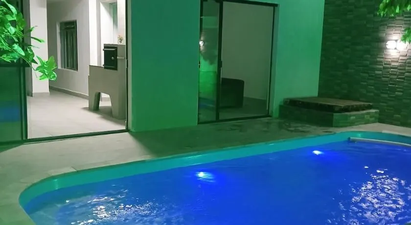 Casa central com piscina! - Image 1