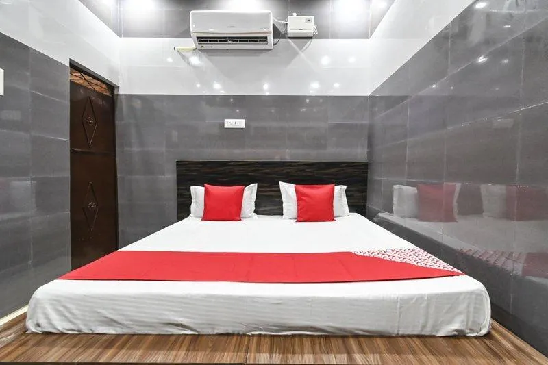 OYO 60785 Hotel Baba - Image 1