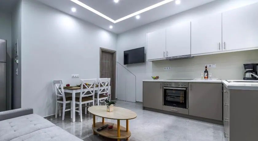 Renovated 2BD house close to Pireus port - Image 1