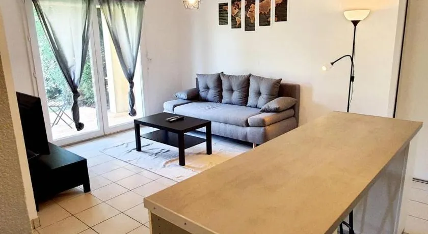 Charmant appartement avec terrasse et jardin au calme Proche Bus Métro - Image 1