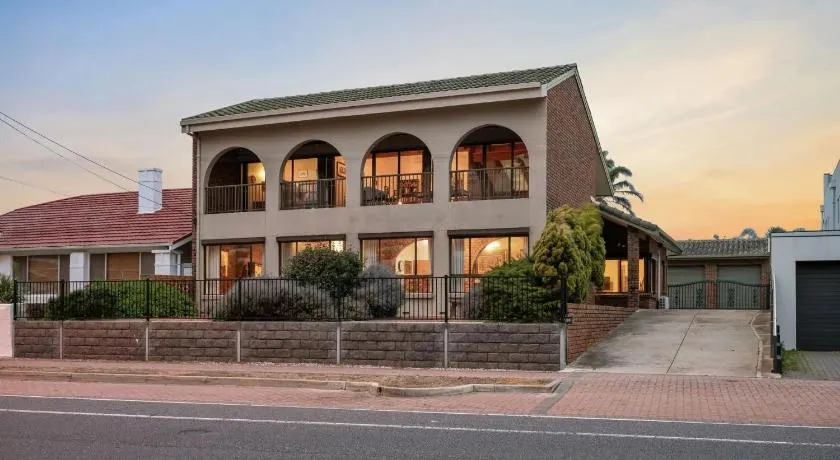 25 Esplanade Beachfront Villa with Ocean Views - Image 1