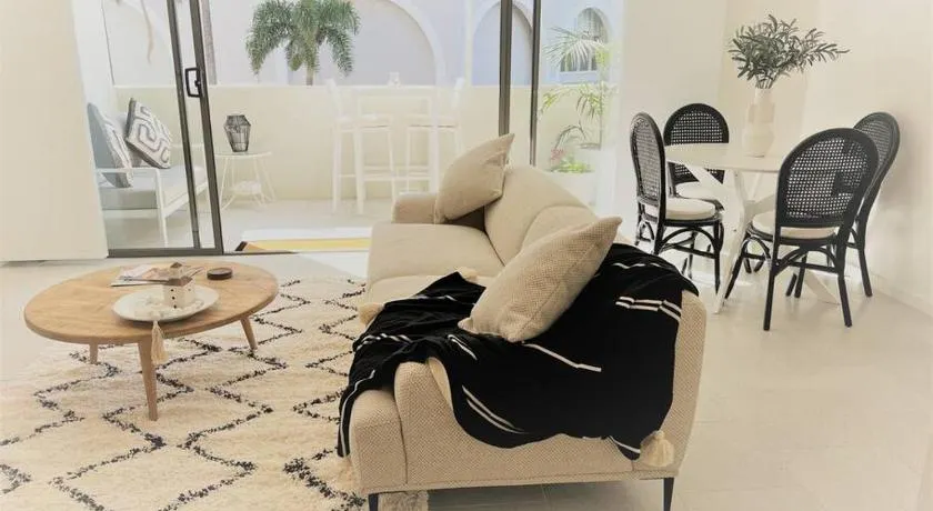 Nissaki@Terrigal - Luxury Studio Apartment - Image 1