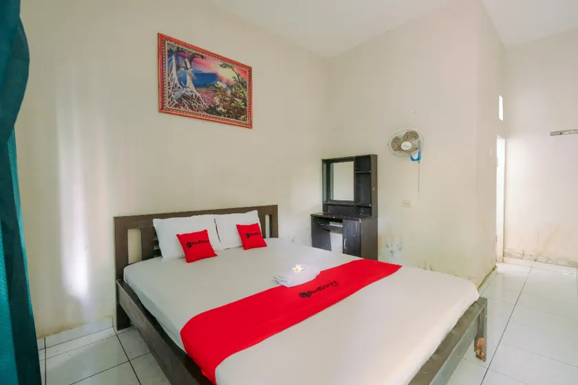 RedDoorz @ Saren Anyar Homestay Lukluk - Image 1