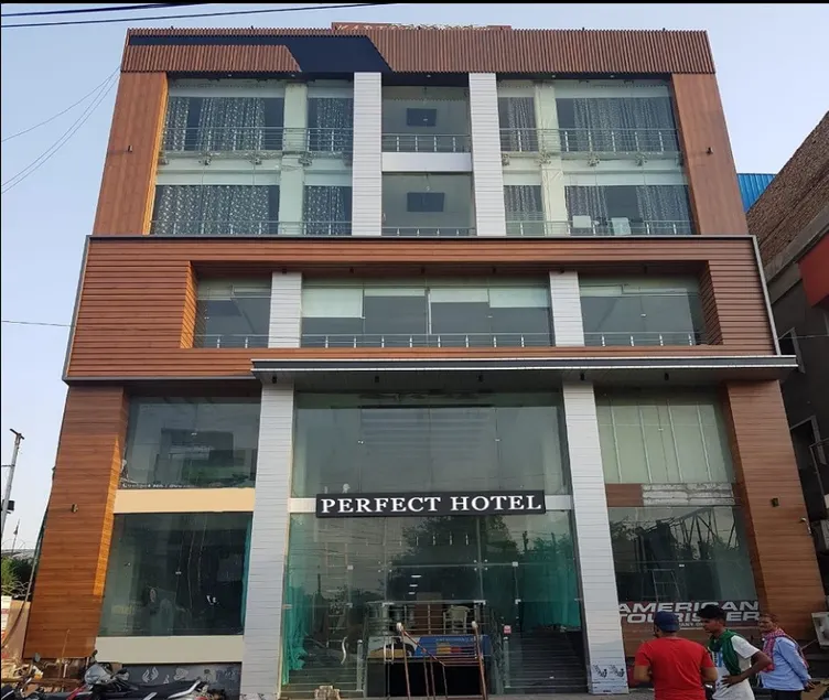 Prefect Hotel - Image 1
