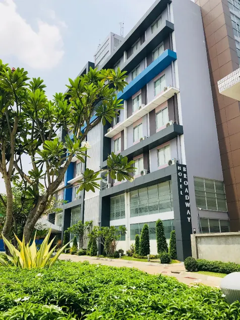 Hotel Broadway Yangon - Image 1
