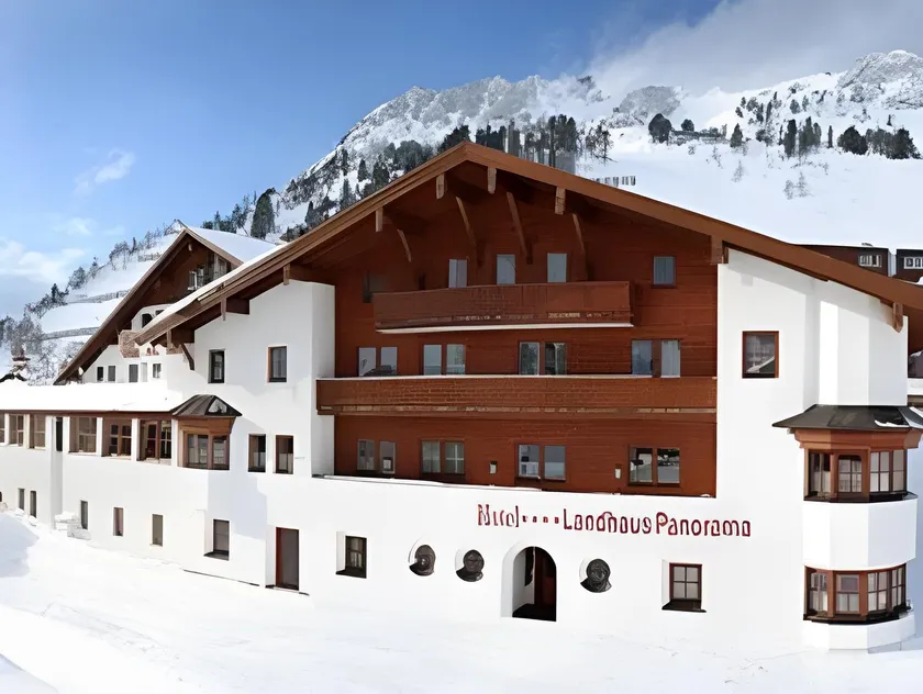Superior Hotel Panorama - Image 1