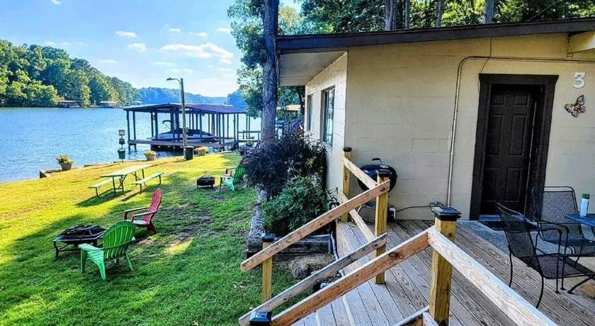 #02 - Unique Lakeside Studio Cottage- Pet Friendly - Image 1
