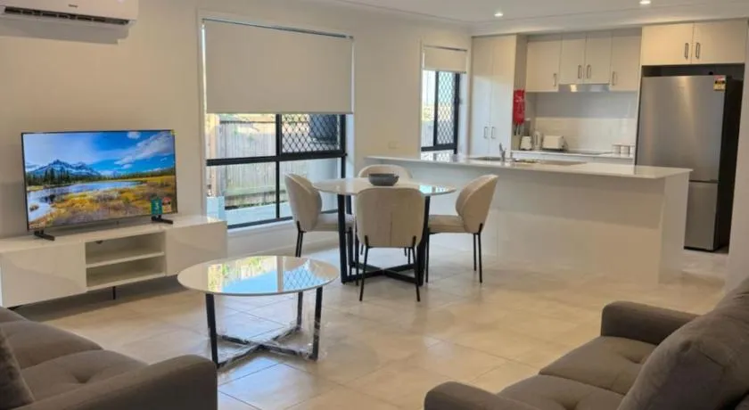 Stylish Urban Escape 4 minutes walk to the mall - Image 1