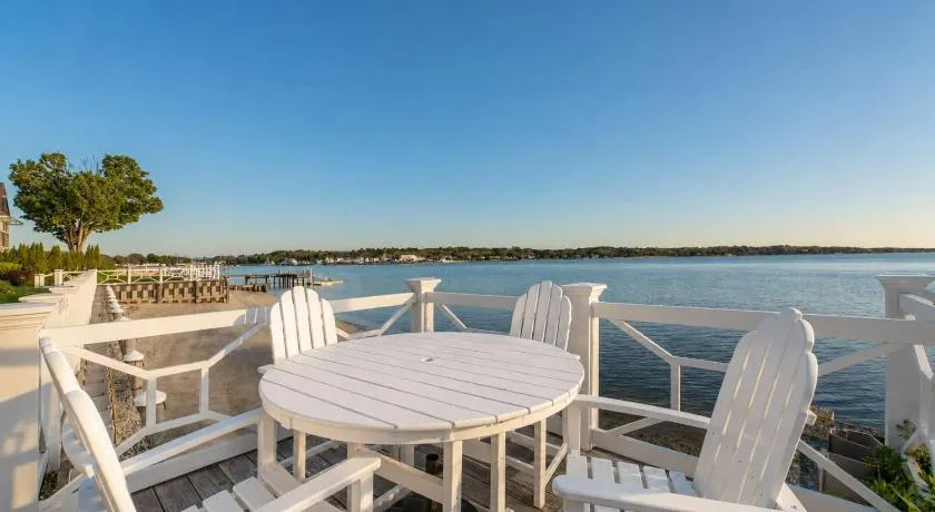 Hampton Bays Townhouse - Pool Beach Access - Image 1