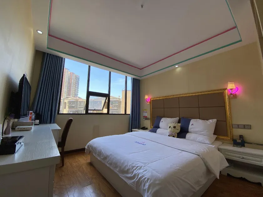Caihe Theme Hotel - Image 1