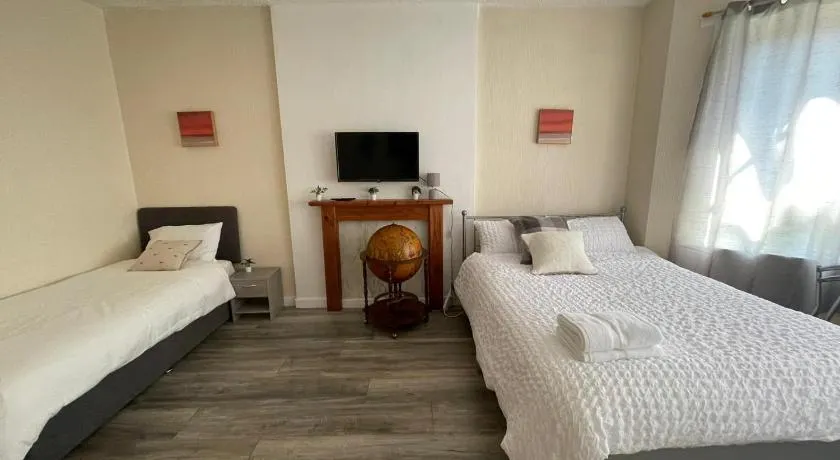 Earls Lodge - Image 1