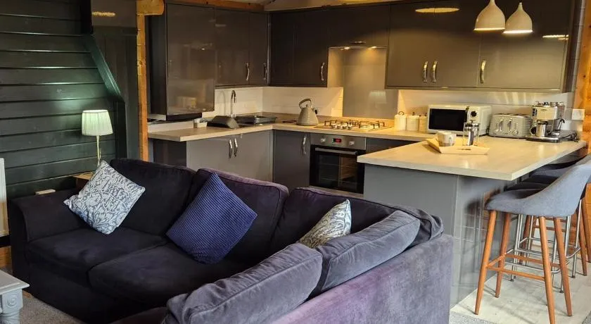 Chalet close to Heathrow T5, Windsor Castle, Legoland, Thorpe Park, with off road parking, free Wifi, private garden, spacious & fully equipped, cozy wood burner & comfy sofa, ideal for exploring London with trains to Waterloo, a beautiful unique retreat - Image 1