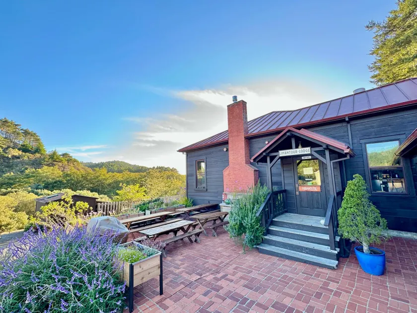 Limantour Lodge - Image 1