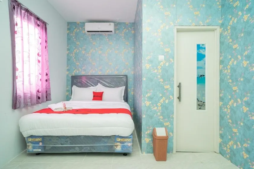 RedDoorz Plus near ITC Cempaka Mas 2 - Image 1