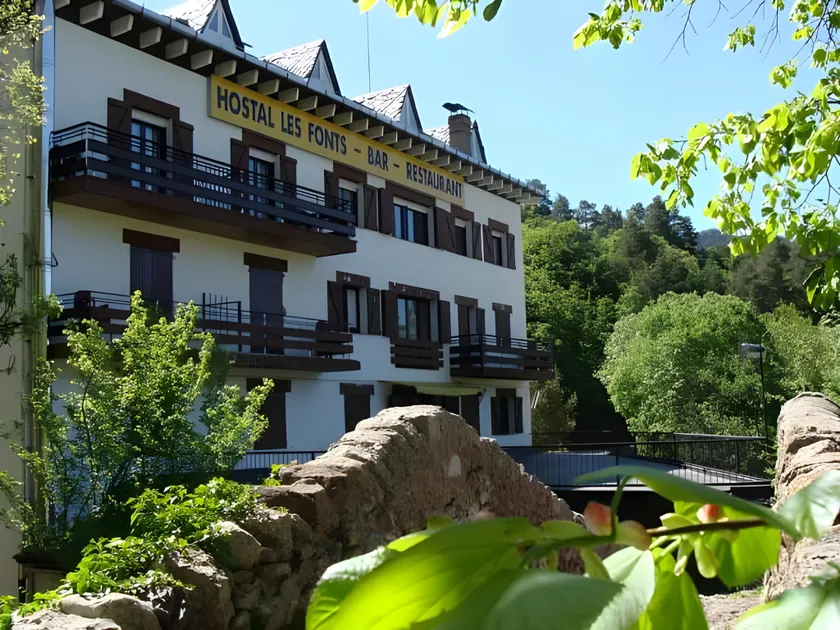 Hostal Les Fonts - Image 1