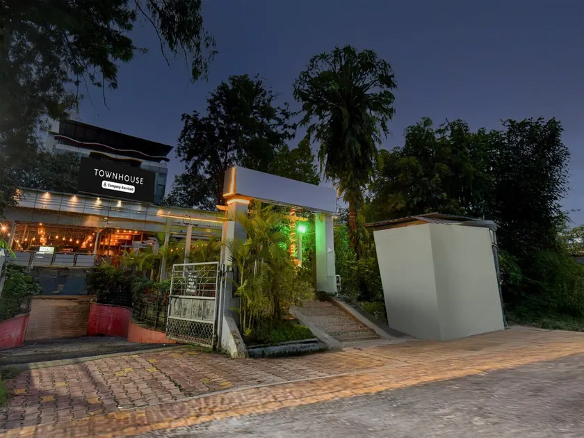 Townhouse Balewadi Stadium Pune Formerly Hotel Sarovar - Image 1