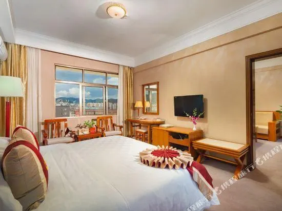 Golden Phoenix Hotel - Image 1