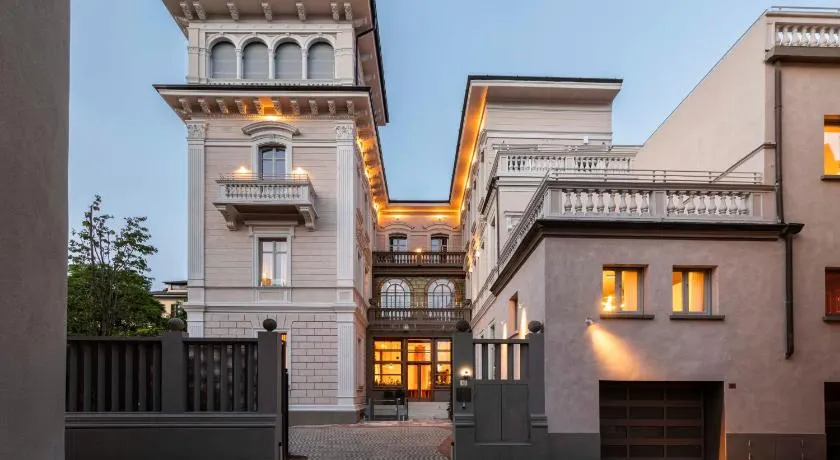 10 Manzoni Aparthotel - Image 1