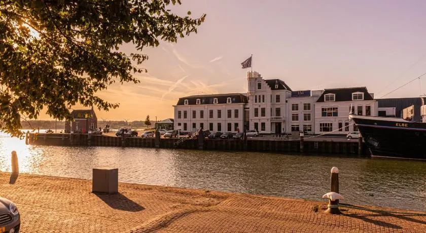 Hotel Maassluis - Image 1