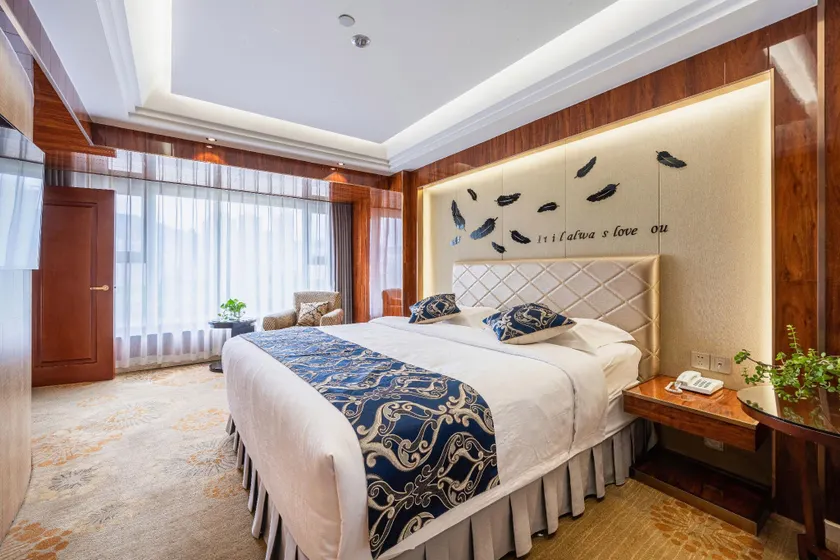 Xihu Yinfeng Hotel - Image 1
