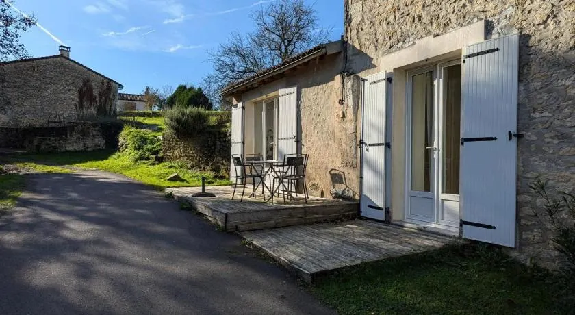 Charmant gîte à Torsac avec terrasse, animaux acceptés - Image 1