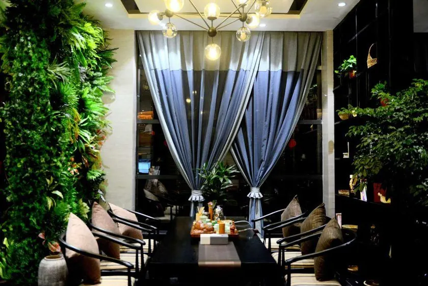 Mulian Hotel - Image 1