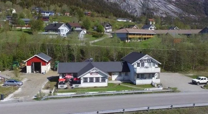 Dalselv Hotell Bare Rom Og Frokost, Innsjekk Fra Kl 17 - Image 1