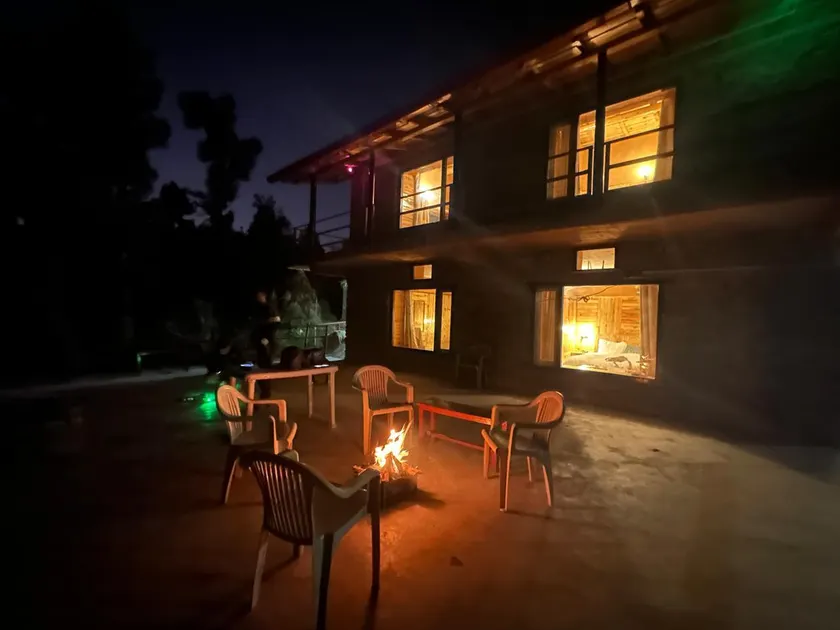 Peaceful stays with Snowcap mountain view - Image 1