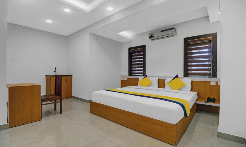 Hotel Fathima Palace - Image 1