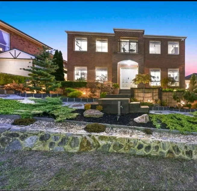 Naree Warren Bonsai Garden Home - Image 1