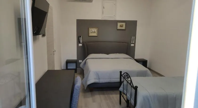 La Rondine Bed - Image 1