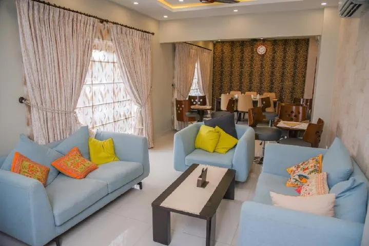Orchards Cottage Hotel - Image 1
