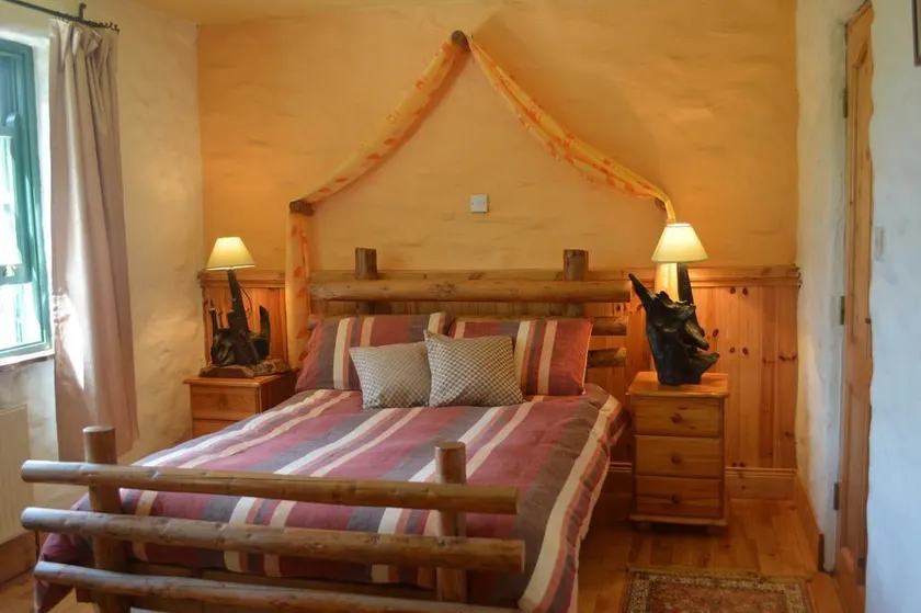 Lissyclearig Thatch Cottage - Image 1