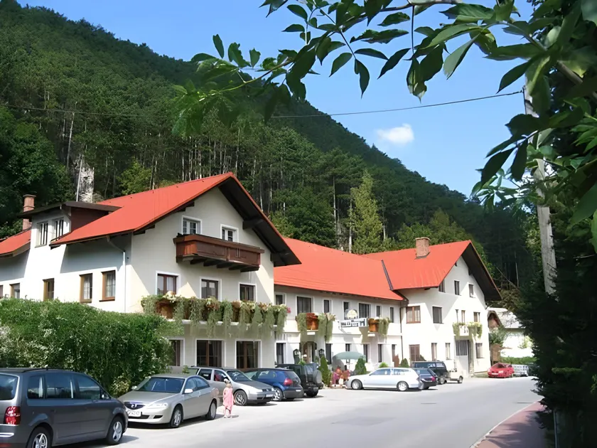 Landgasthof zur Bruthenne - Image 1