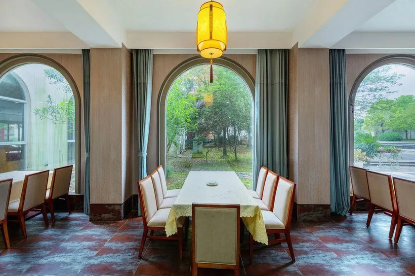 Guoqi Hotel (Tangchi Hot Spring Tourism Resort) - Image 1