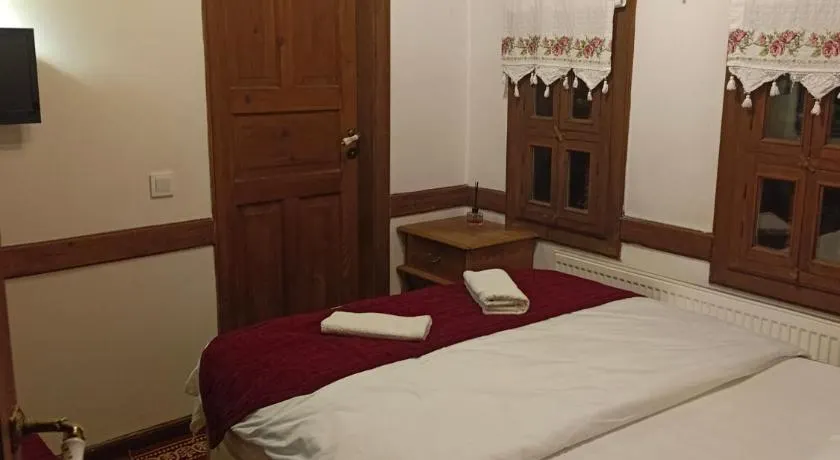 Akyeri konak tarihi butik otel - Image 1