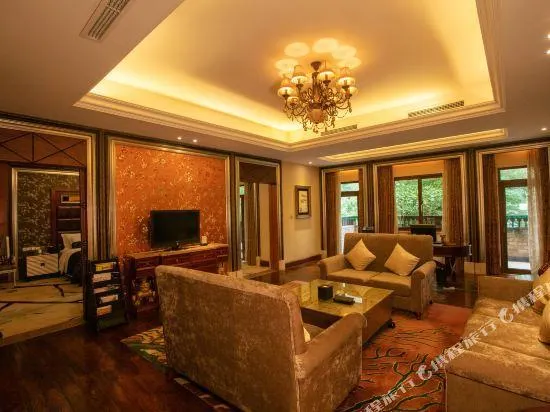 River & Holiday Hotel - Image 1