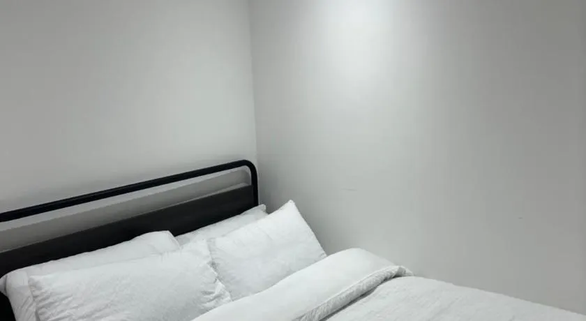 QB Stylish 2 Bedroom Apartment - Smart TV - Wifi - Parking - Image 1