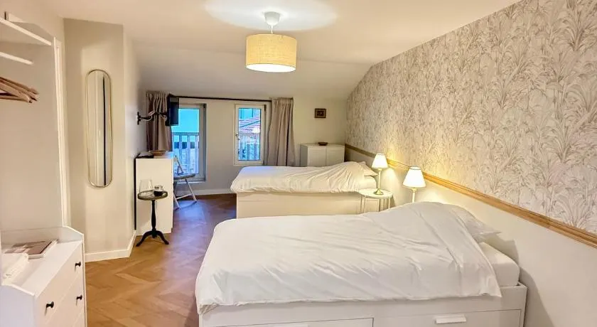 La petite maison orange - Image 1