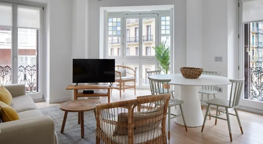 Easo Suite 2B by FeelFree Rentals - Image 1