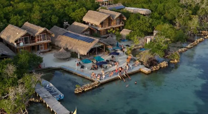 Santa Lova Eco-hostel Isla Tintipan - Image 1