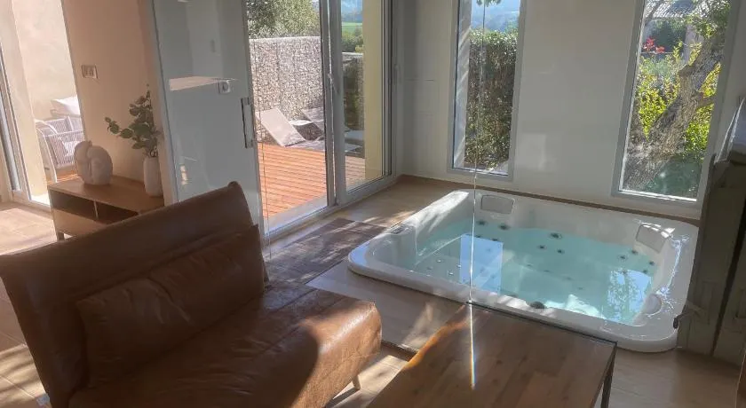 logement avec jacuzzi - Image 1