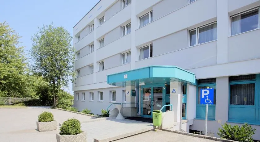 Jugendgästehaus Linz - Image 1