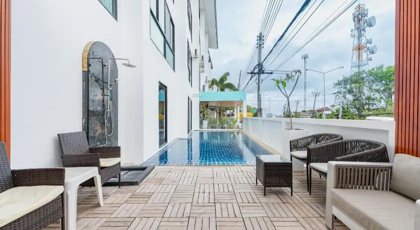 De Blue Sea Rawai Hotel - Image 1